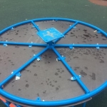 Карусель с явным нарушением сборки